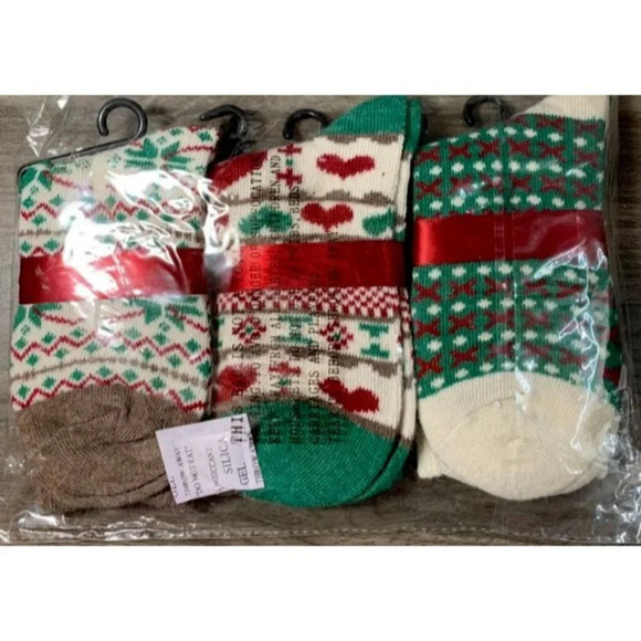 Muk Luks 3 Pairs Holiday Print Textured Stretch Knit Crew Socks - Picture 3 of 3